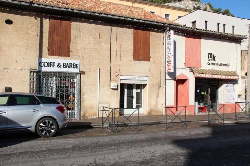 Local centre ville - vitrine - eau comprise  ...