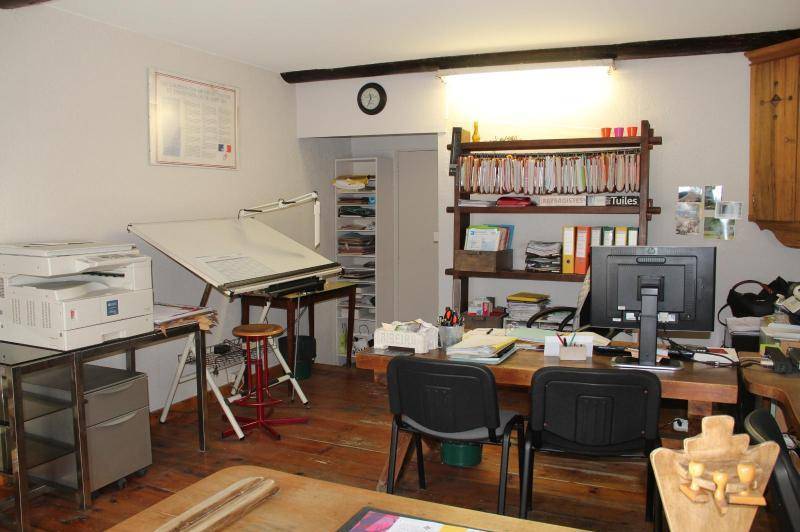 Local centre ville - vitrine - eau comprise  ...