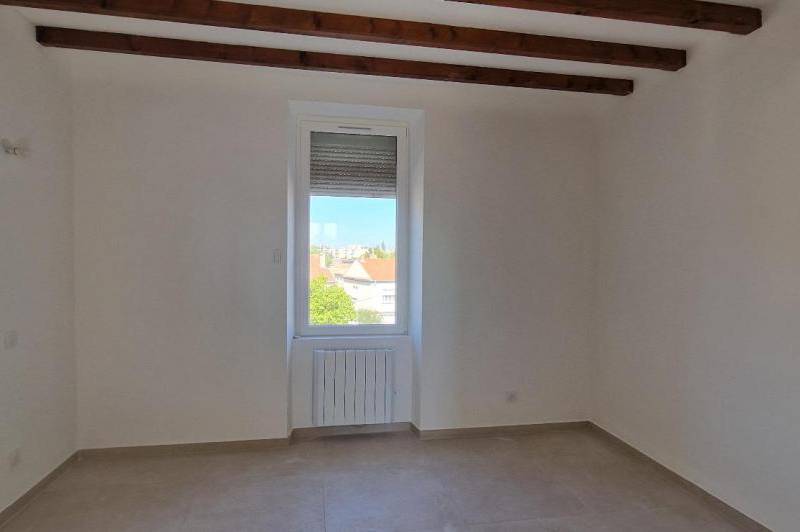 Appartement t4 entierement renove -  parking sous  ...