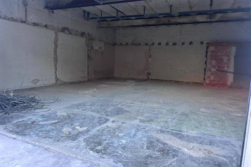 Grand garage - porte automatique - grand garage  ...