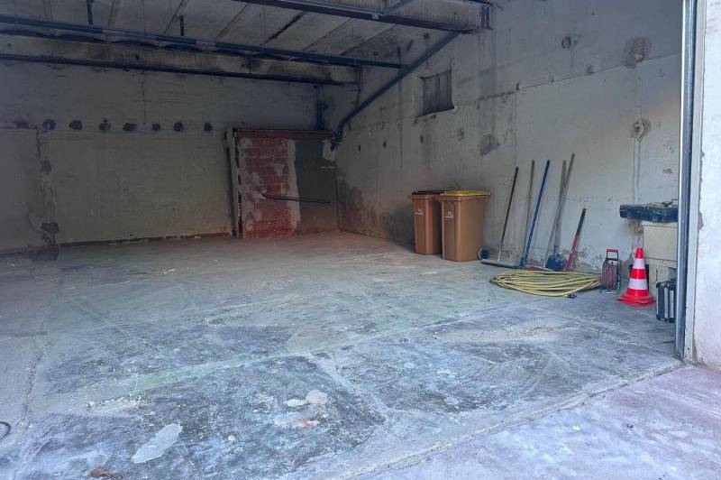 Grand garage - porte automatique - grand garage  ...