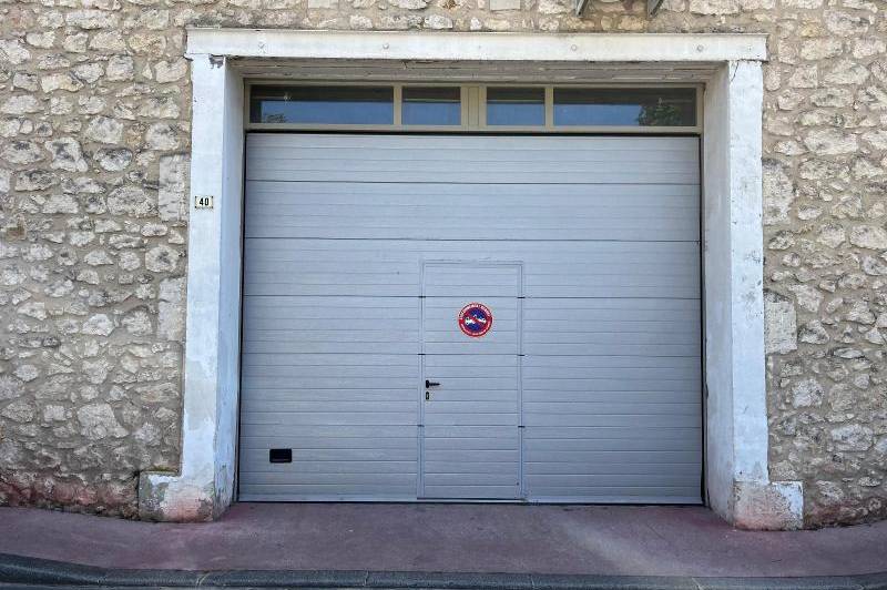 Grand garage - porte automatique - grand garage  ...