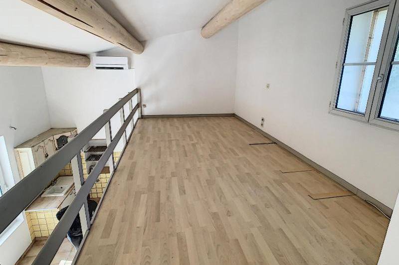 Studio en rdc avec mezzanine - parking -  ...