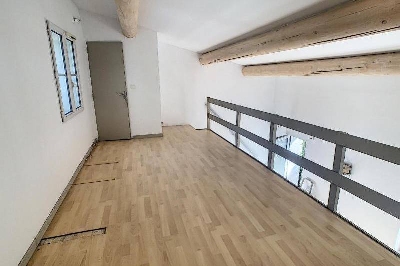 Studio en rdc avec mezzanine - parking -  ...