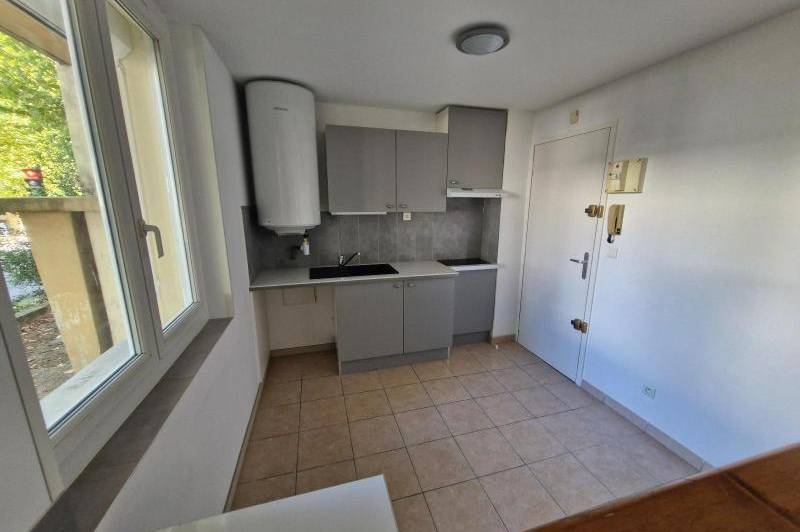 Appartement t2 renove - climatisation - situe À  ...