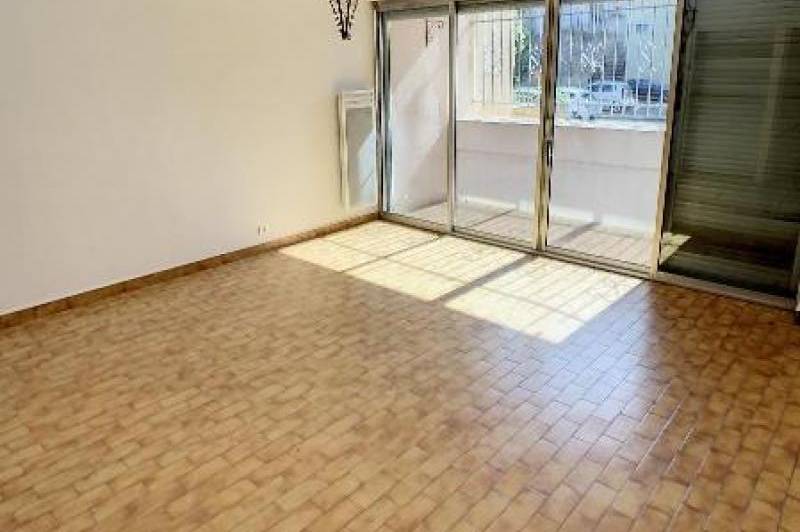 Studio  - rdc - balcon et parking  ...