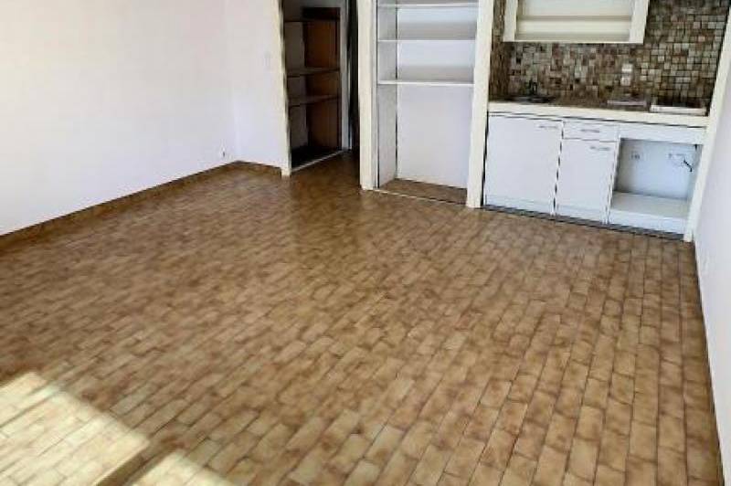 Studio  - rdc - balcon et parking  ...