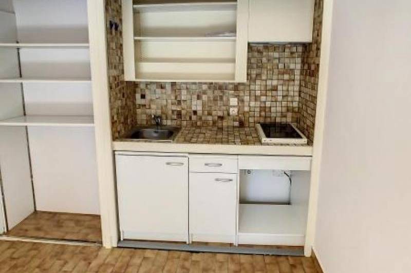 Studio  - rdc - balcon et parking  ...