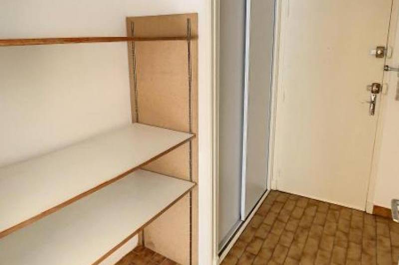 Studio  - rdc - balcon et parking  ...