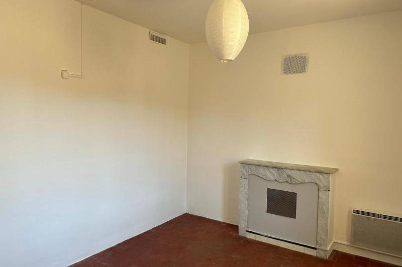 Partie de mas mitoyenne 107m² - maubec -  ...