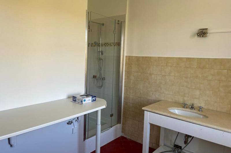 Partie de mas mitoyenne 107m² - maubec -  ...