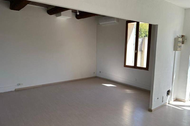 Partie de mas mitoyenne 107m² - maubec -  ...