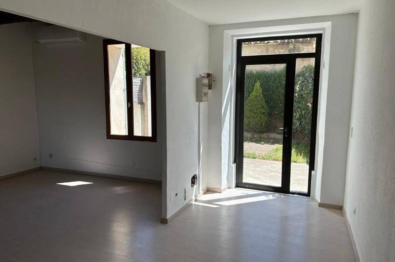 Partie de mas mitoyenne 107m² - maubec -  ...