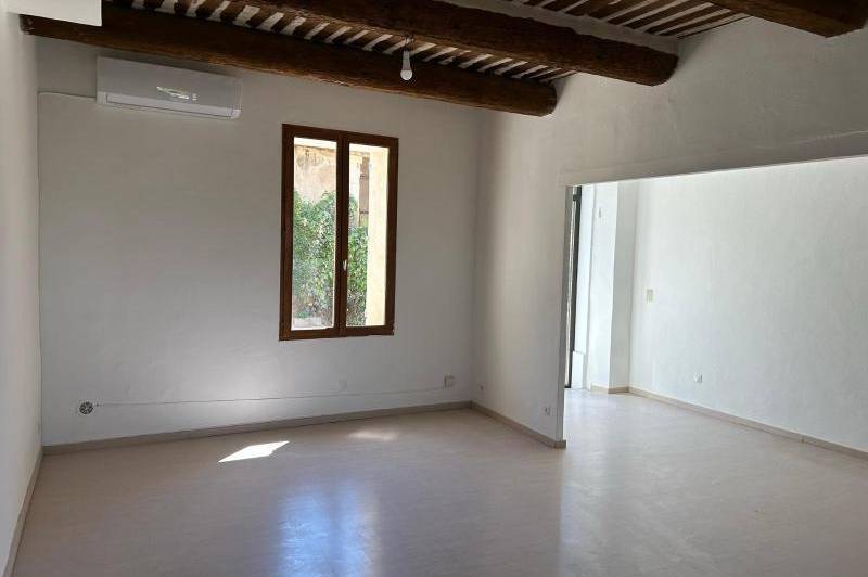 Partie de mas mitoyenne 107m² - maubec -  ...