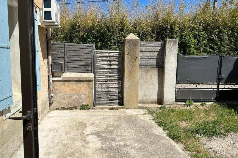 Partie de mas mitoyenne 107m² - maubec -  ...