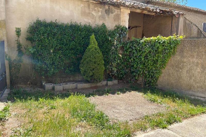 Partie de mas mitoyenne 107m² - maubec -  ...