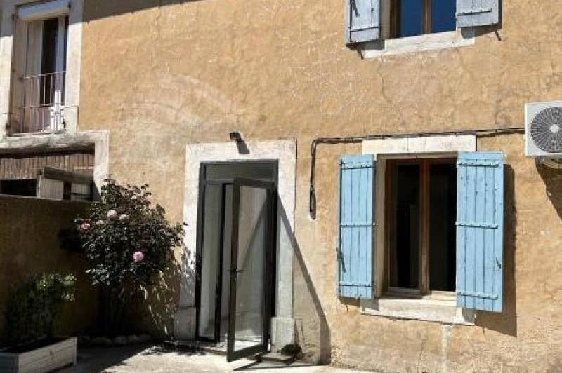 Partie de mas mitoyenne 107m² - maubec -  ...