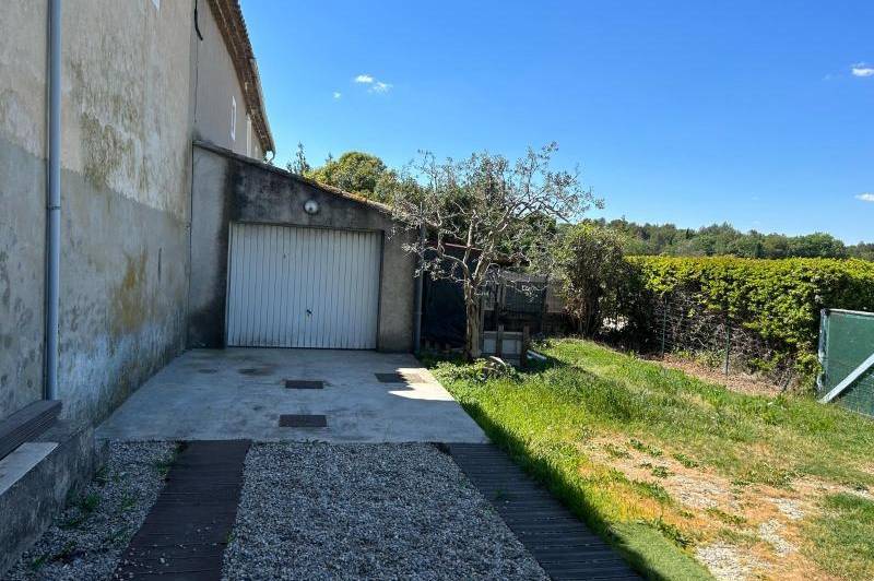 Partie de mas mitoyenne 107m² - maubec -  ...