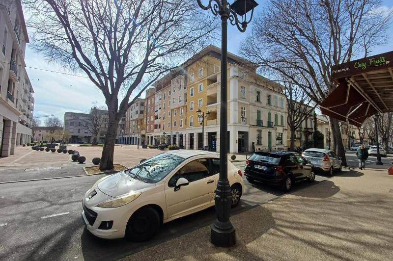 Beau local - centre ville - visibilite -  ...