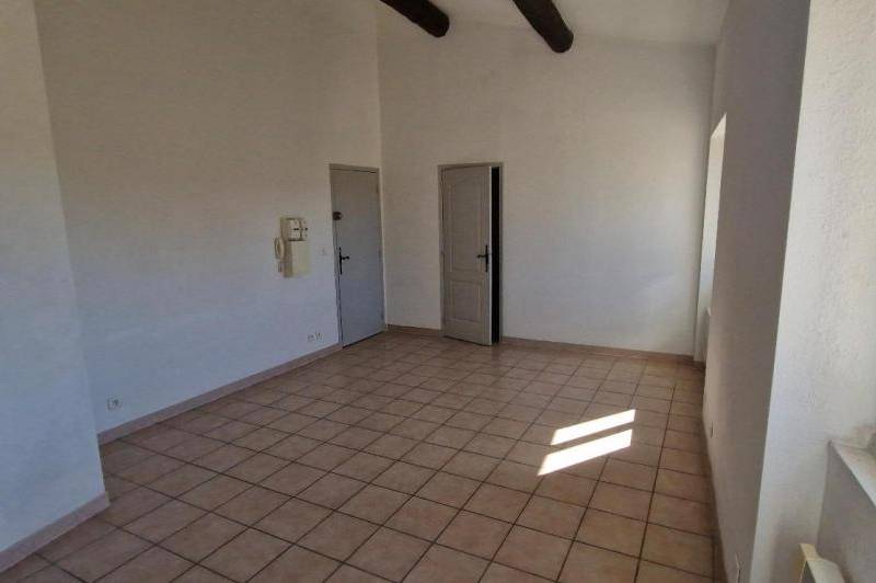 Appartement t2- calme - belle hauteur sous plafond  ...