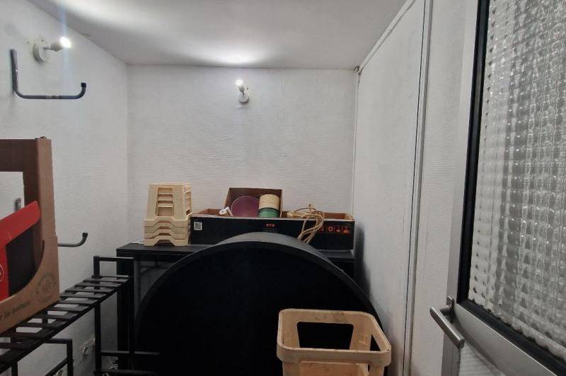 Beau local - axe passant - climatisation -  ...