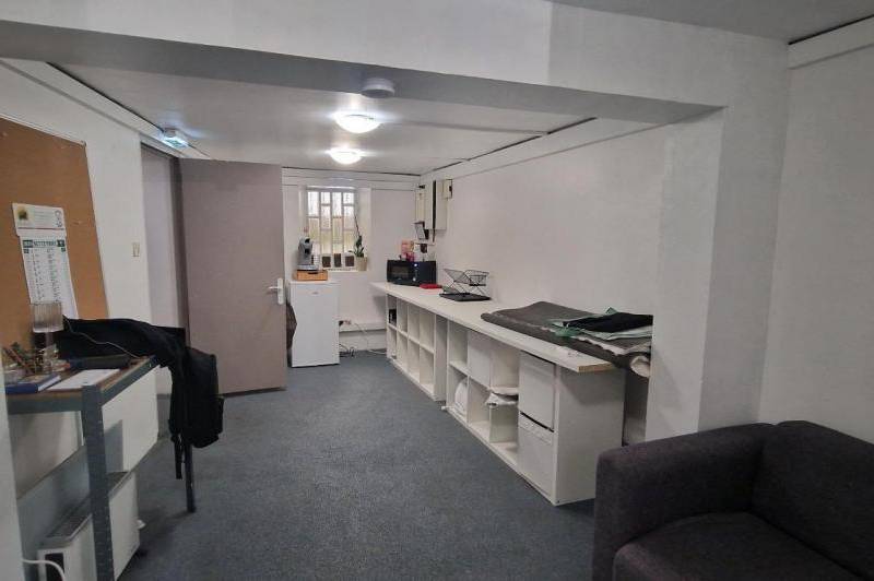 Beau local - axe passant - climatisation -  ...