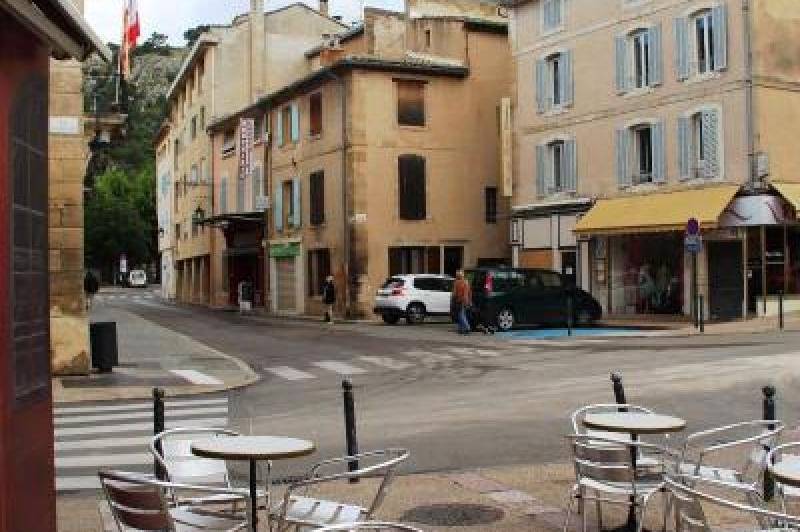 Studio avec cuisine equipee - chauffage et eau  ...