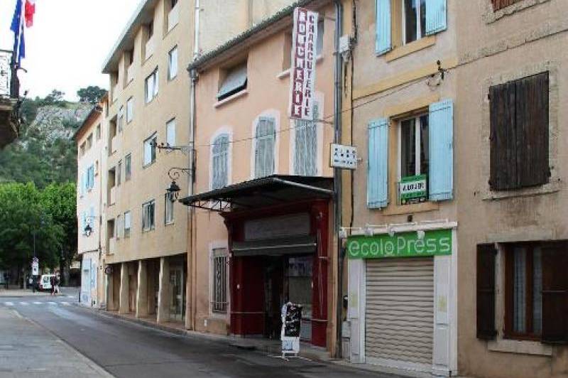 Studio avec cuisine equipee - chauffage et eau  ...