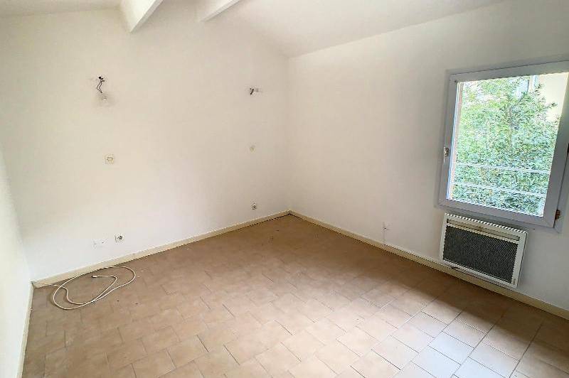 Appartement t2 en duplex - au 1er etage  ...