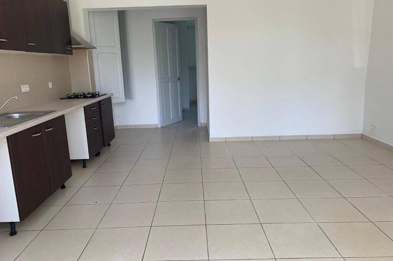 Petite maison t2 en campagne - petite maison  ...