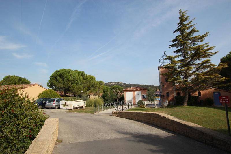 Petite maison individuelle avec jardin clos + ...