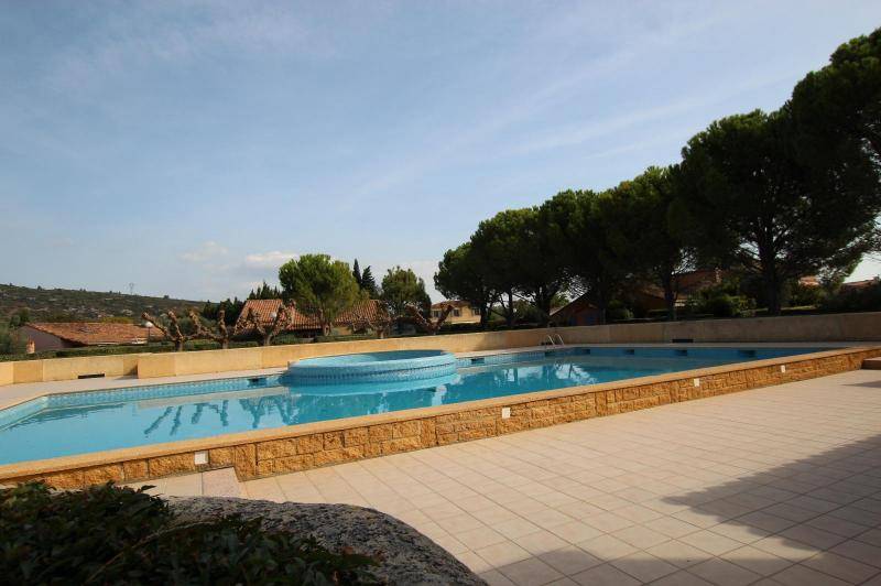 Petite maison individuelle avec jardin clos + ...