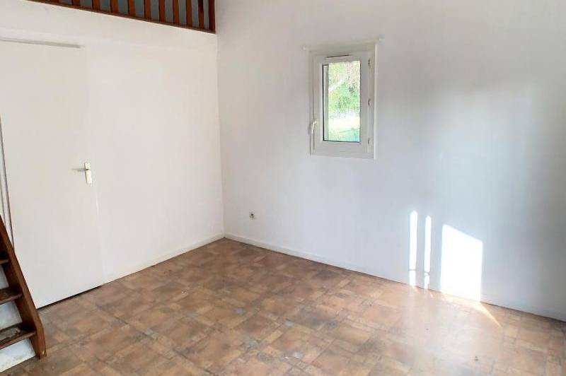 Petite maison individuelle avec jardin clos + ...