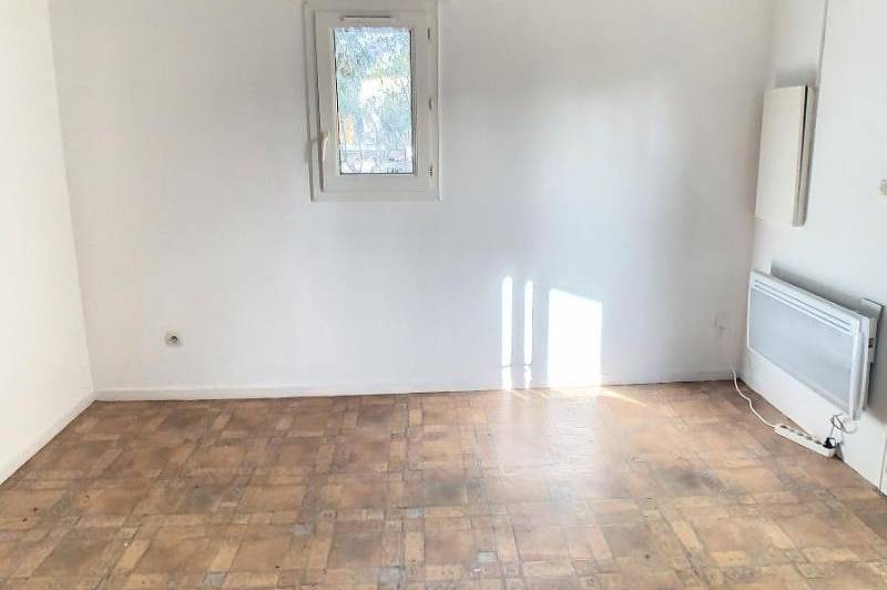 Petite maison individuelle avec jardin clos + ...