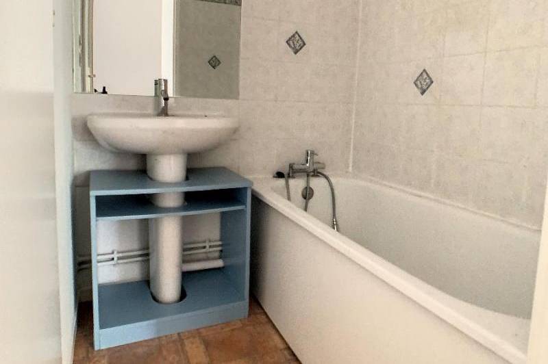 Petite maison individuelle avec jardin clos + ...