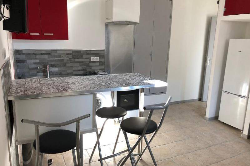 Appartement meuble - appartement meuble entierement restaure
coin cuisine  ...