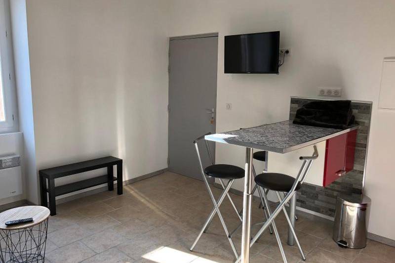 Appartement meuble - appartement meuble entierement restaure
coin cuisine  ...