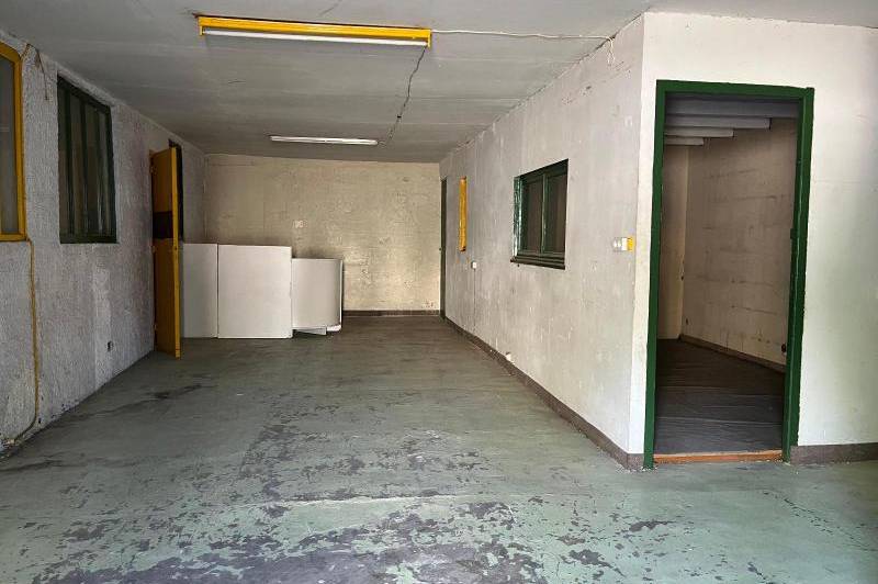 Grand garage - porte automatique - grand garage  ...