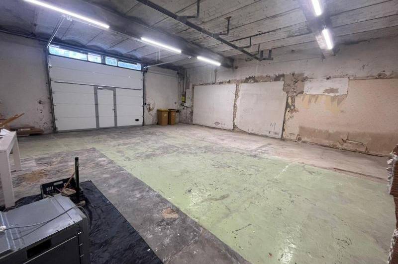 Grand garage - porte automatique - grand garage  ...