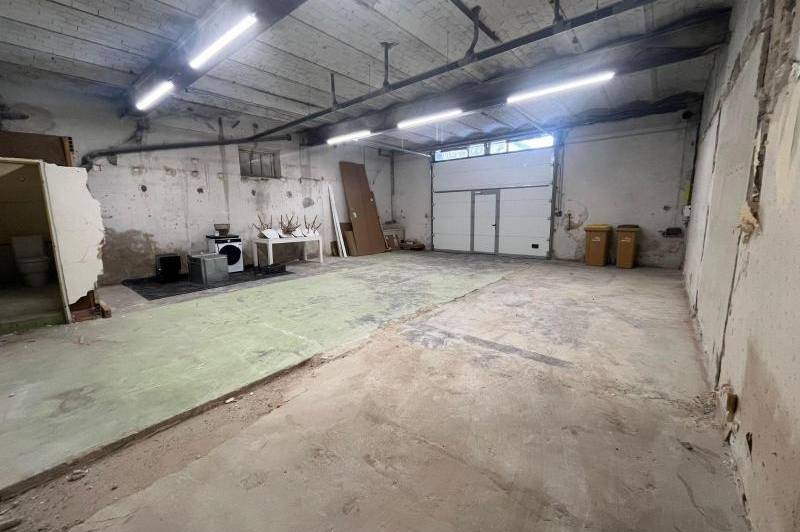 Grand garage - porte automatique - grand garage  ...