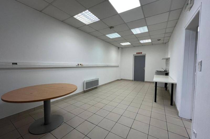 Tres beau local situe en centre ville a  ...