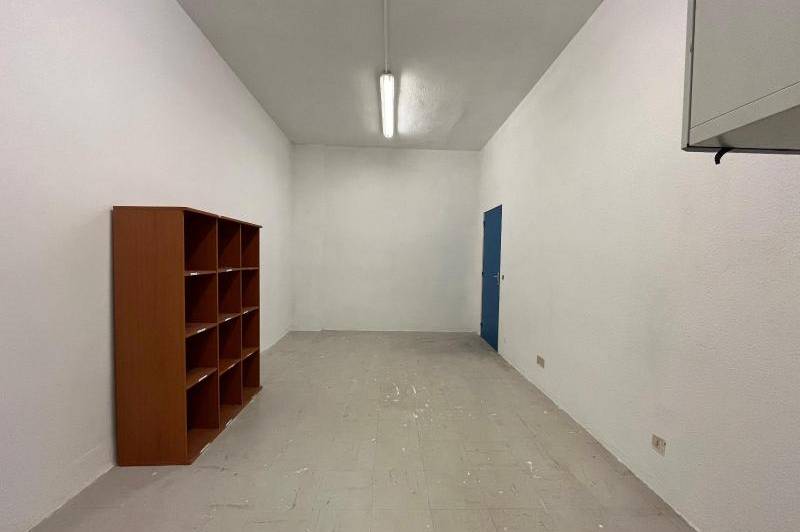 Tres beau local situe en centre ville a  ...