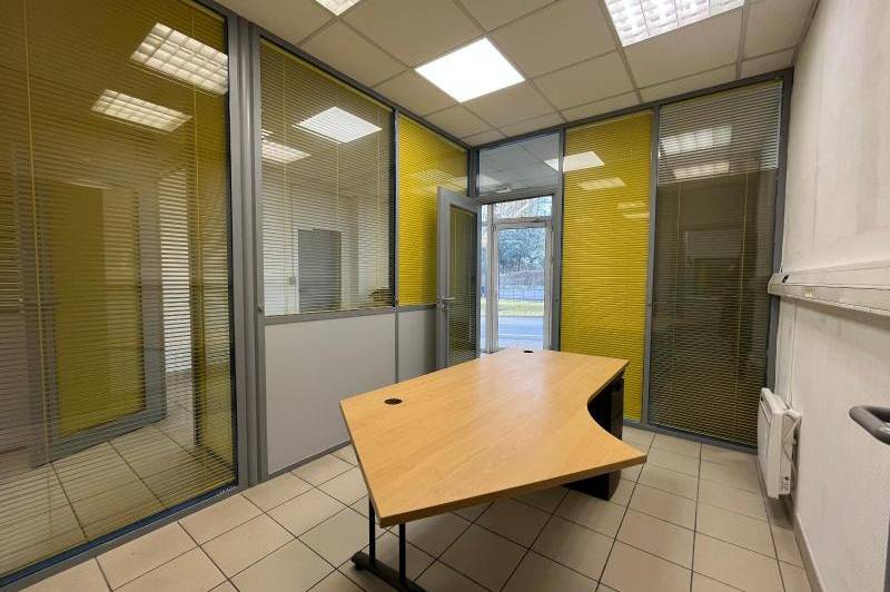 Tres beau local situe en centre ville a  ...