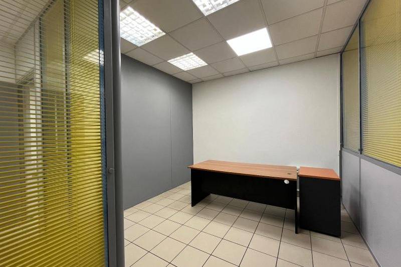 Tres beau local situe en centre ville a  ...