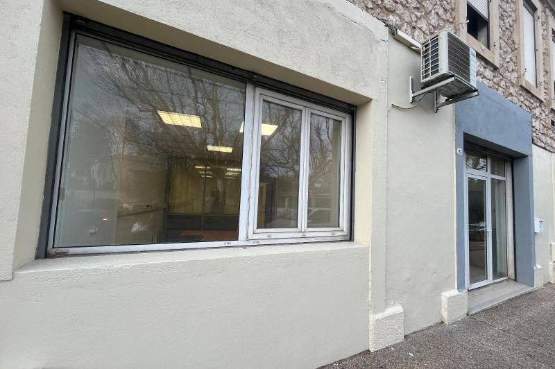 Tres beau local situe en centre ville a  ...