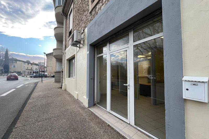 Tres beau local situe en centre ville a  ...