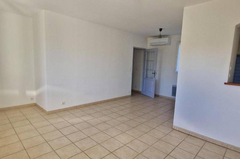 Appartement dans mas - garage - cour cloturee ...