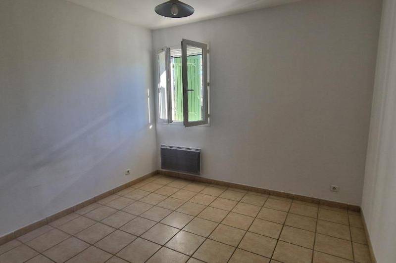 Appartement dans mas - garage - cour cloturee ...