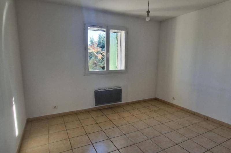 Appartement dans mas - garage - cour cloturee ...