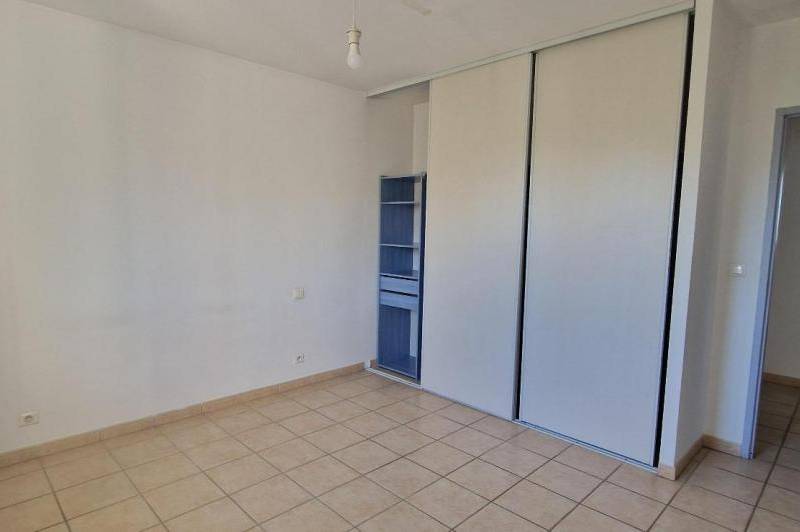 Appartement dans mas - garage - cour cloturee ...